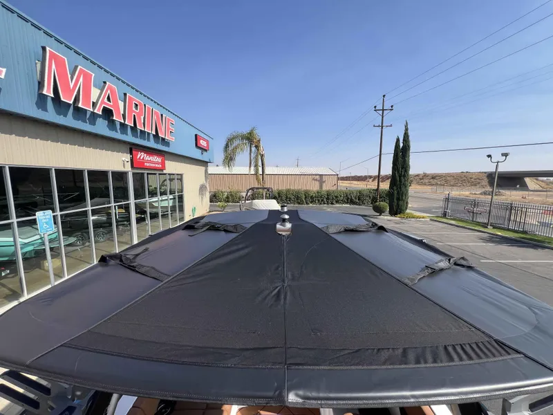 Slide: The Image of Malibu Wakesetter 23 LSV 2026 - 17