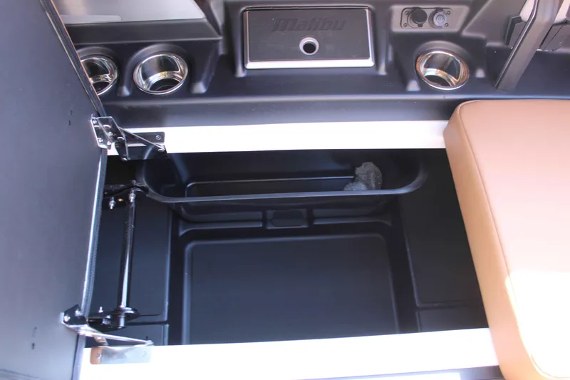 Slide: The Image of Malibu Wakesetter 23 LSV 2026 - 20