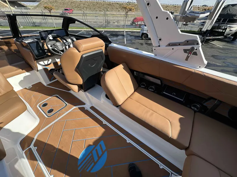 Slide: The Image of Malibu Wakesetter 23 LSV 2025 - 11