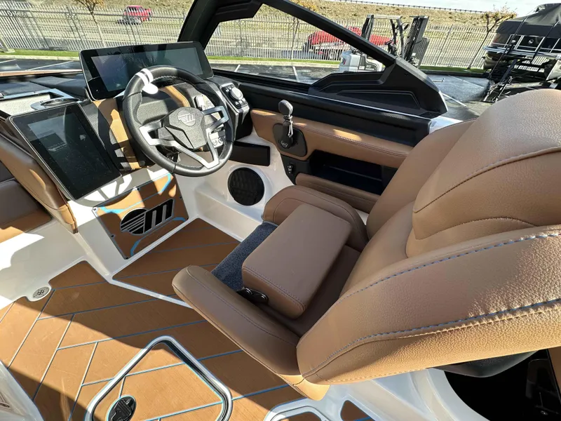 Slide: The Image of Malibu Wakesetter 23 LSV 2025 - 5