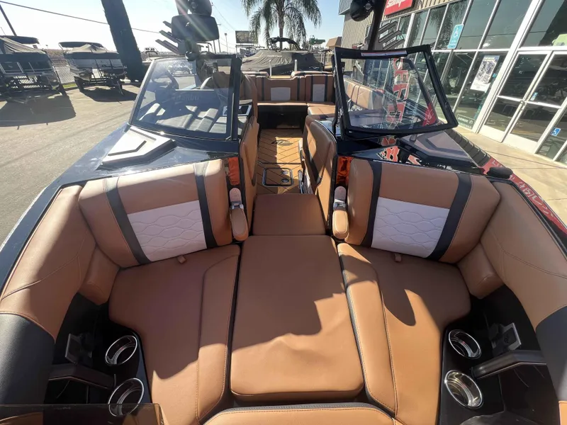 Slide: The Image of Malibu Wakesetter 23 LSV 2025 - 10