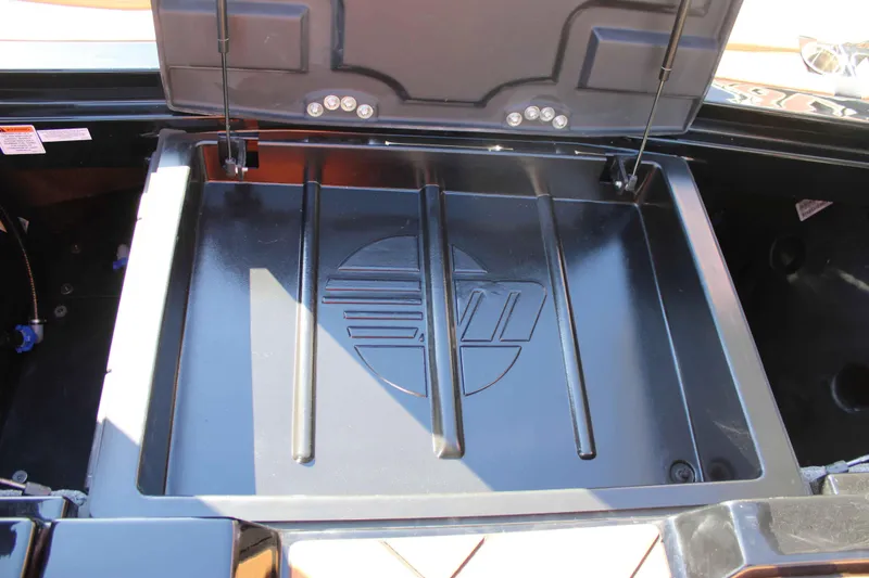 Slide: The Image of Malibu Wakesetter 23 LSV 2025 - 17