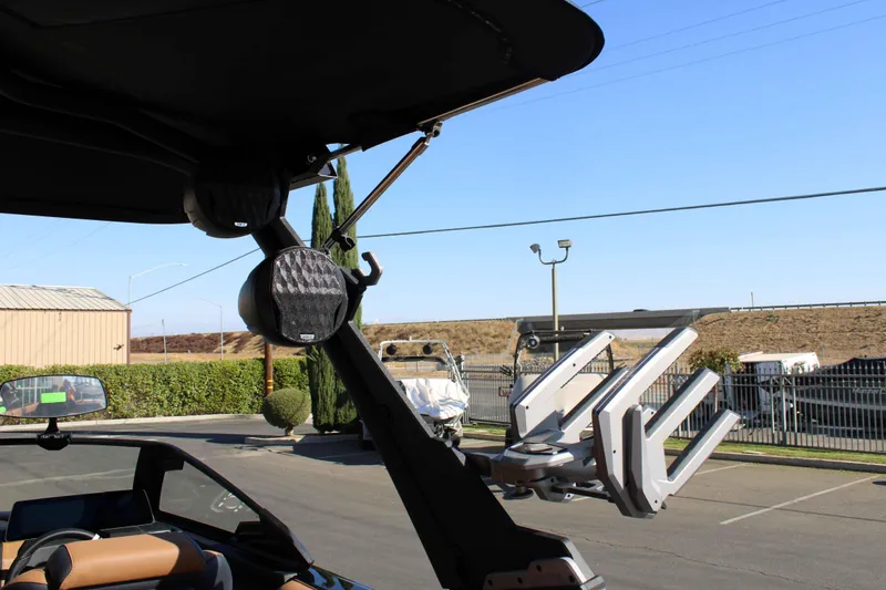 Slide: The Image of Malibu Wakesetter 23 LSV 2025 - 19