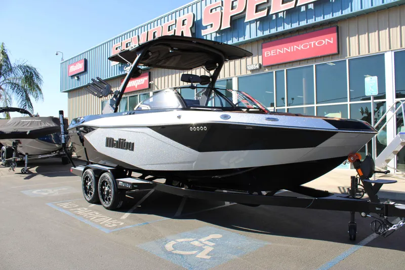 Slide: The Image of Malibu Wakesetter 23 LSV 2025 - 3