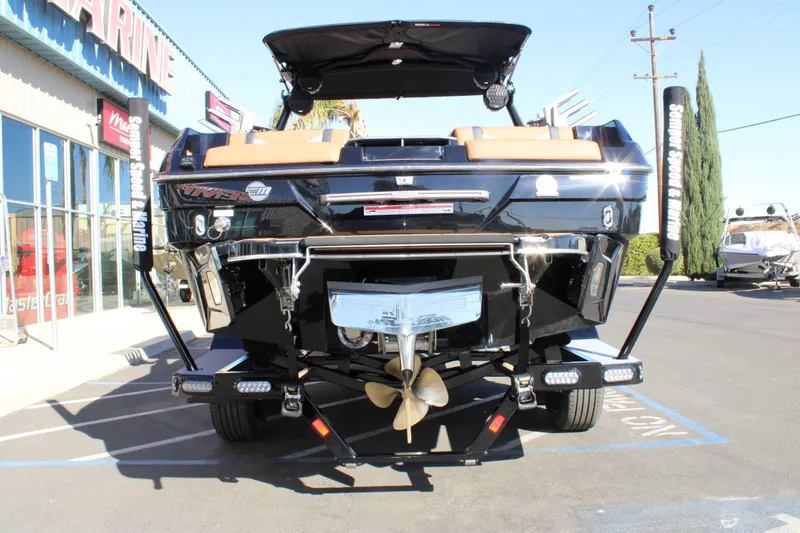 Slide: The Image of Malibu Wakesetter 23 LSV 2025 - 4