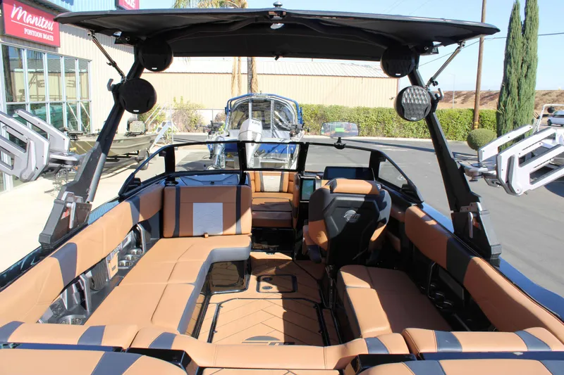 Slide: The Image of Malibu Wakesetter 23 LSV 2025 - 5