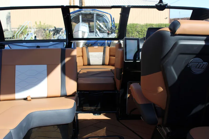 Slide: The Image of Malibu Wakesetter 23 LSV 2025 - 8