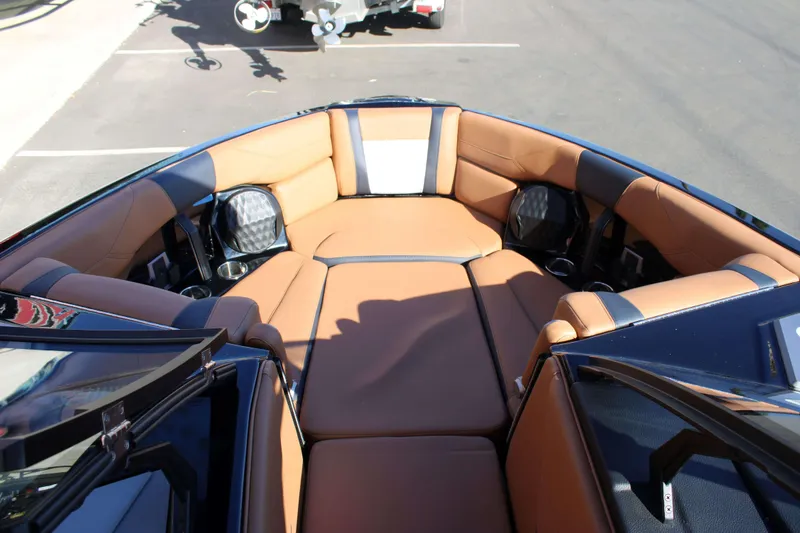 Slide: The Image of Malibu Wakesetter 23 LSV 2025 - 9