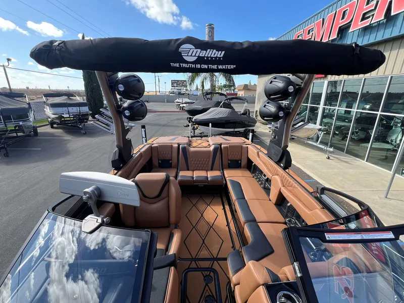 Slide: The Image of Malibu M242 2025 - 10