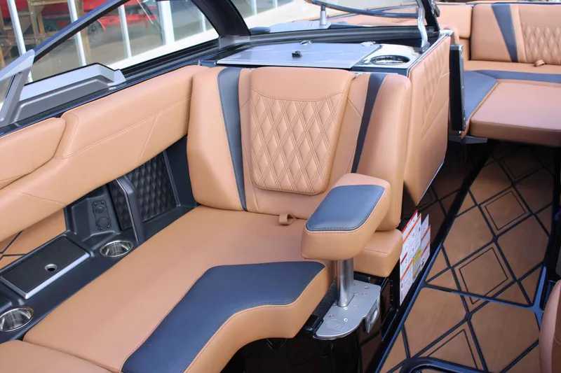 Slide: The Image of Malibu M242 2025 - 15