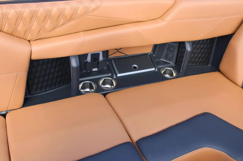 Slide: The Image of Malibu M242 2025 - 17