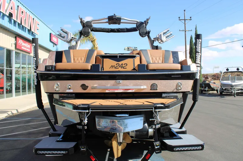 Slide: The Image of Malibu M242 2025 - 2