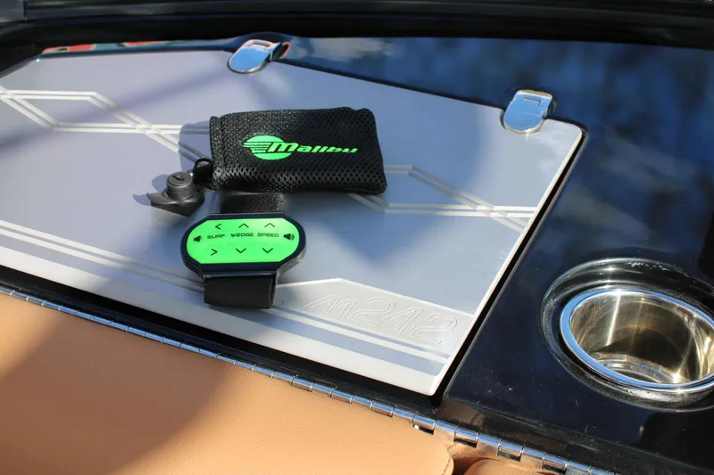 Slide: The Image of Malibu M242 2025 - 22