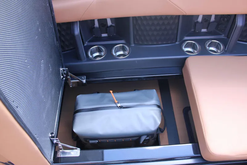 Slide: The Image of Malibu M242 2025 - 23