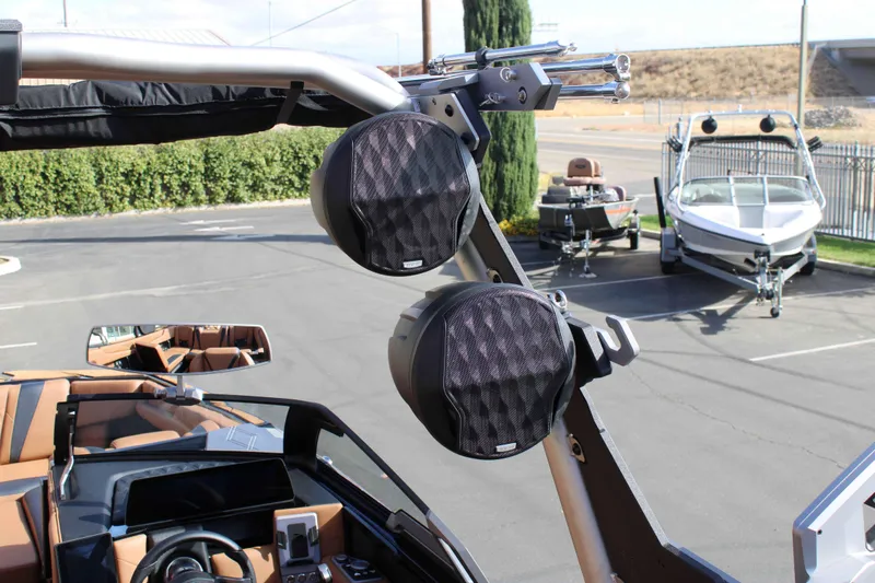 Slide: The Image of Malibu M242 2025 - 25