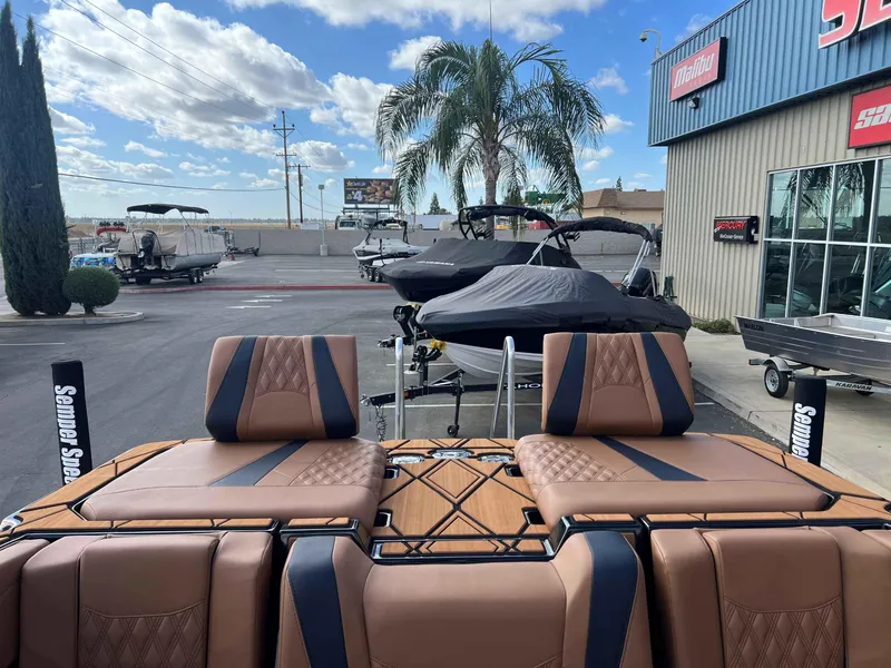 Slide: The Image of Malibu M242 2025 - 30