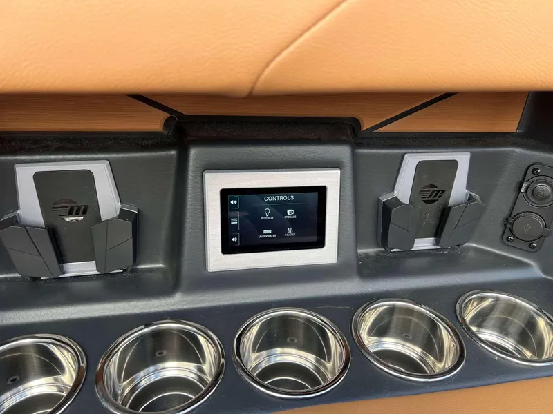 Slide: The Image of Malibu M242 2025 - 31