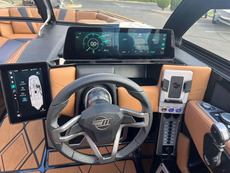 Slide: The Image of Malibu M242 2025 - 32