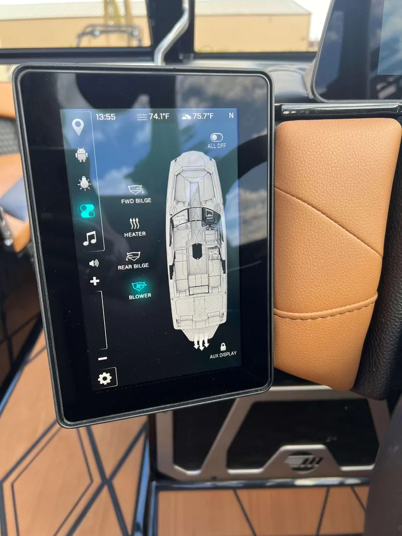 Slide: The Image of Malibu M242 2025 - 33