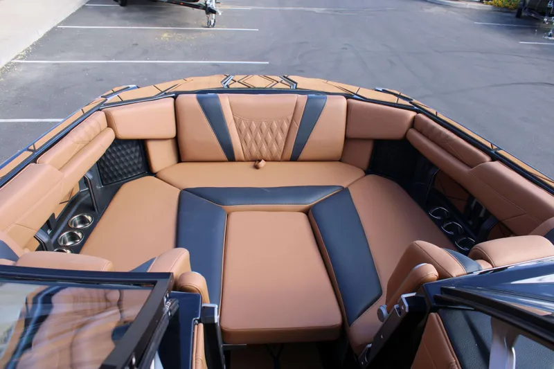 Slide: The Image of Malibu M242 2025 - 8