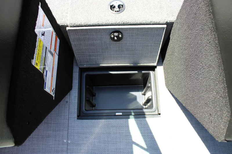 Slide: The Image of Alumacraft Competitor 205 Sport 2023 - 15