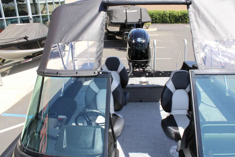 Slide: The Image of Alumacraft Competitor 205 Sport 2023 - 9