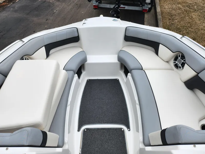 Slide: The Image of Yamaha 212X 2012 - 16