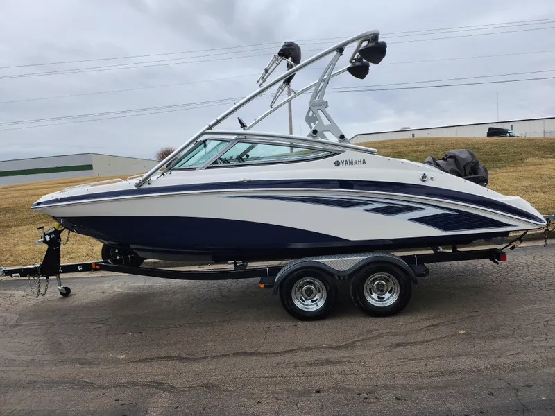 Slide: The Image of Yamaha 212X 2012 - 4