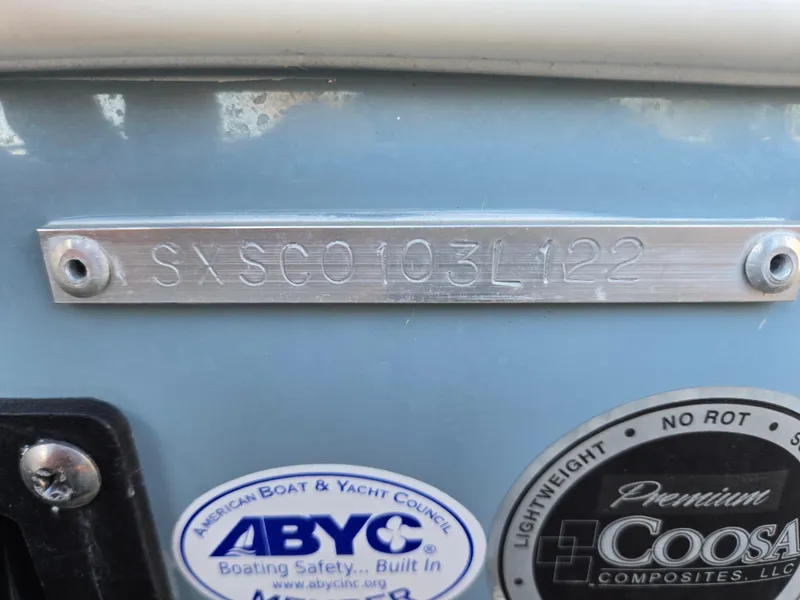 Slide: The Image of Sea Hunt Ultra 255 SE 2022 - 104