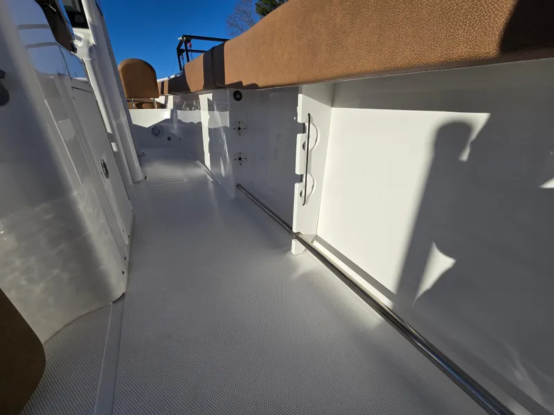 Slide: The Image of Sea Hunt Ultra 255 SE 2022 - 50