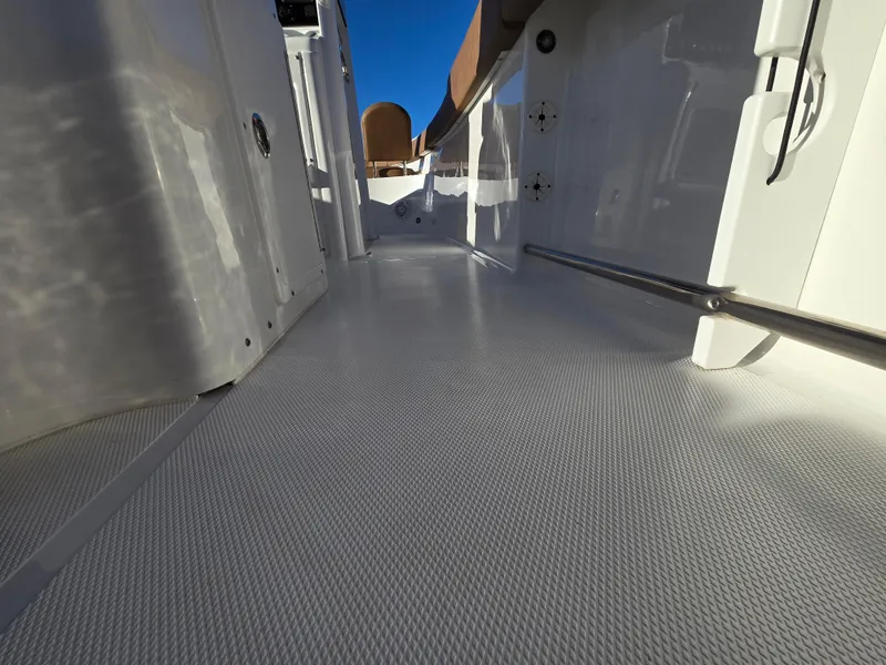 Slide: The Image of Sea Hunt Ultra 255 SE 2022 - 51