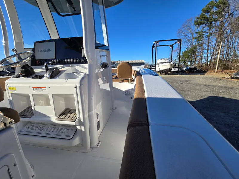 Slide: The Image of Sea Hunt Ultra 255 SE 2022 - 52