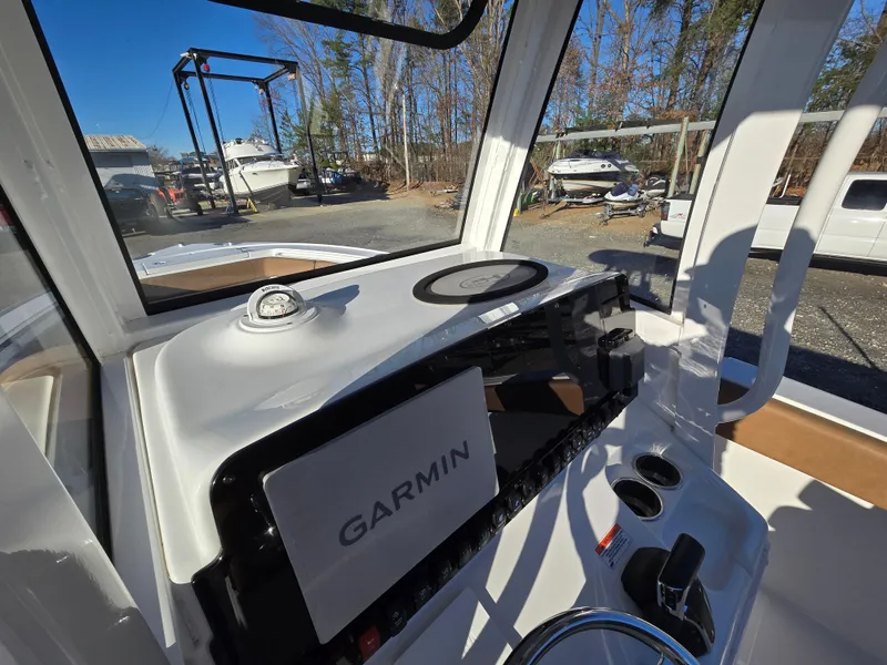 Slide: The Image of Sea Hunt Ultra 255 SE 2022 - 55