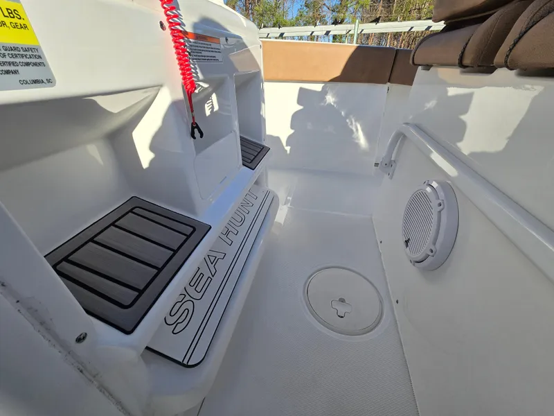 Slide: The Image of Sea Hunt Ultra 255 SE 2022 - 58