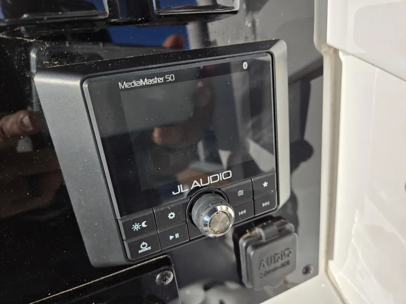 Slide: The Image of Sea Hunt Ultra 255 SE 2022 - 60