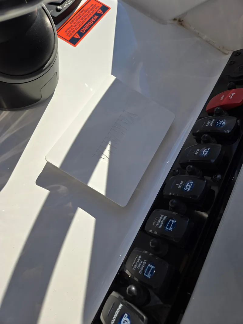 Slide: The Image of Sea Hunt Ultra 255 SE 2022 - 64