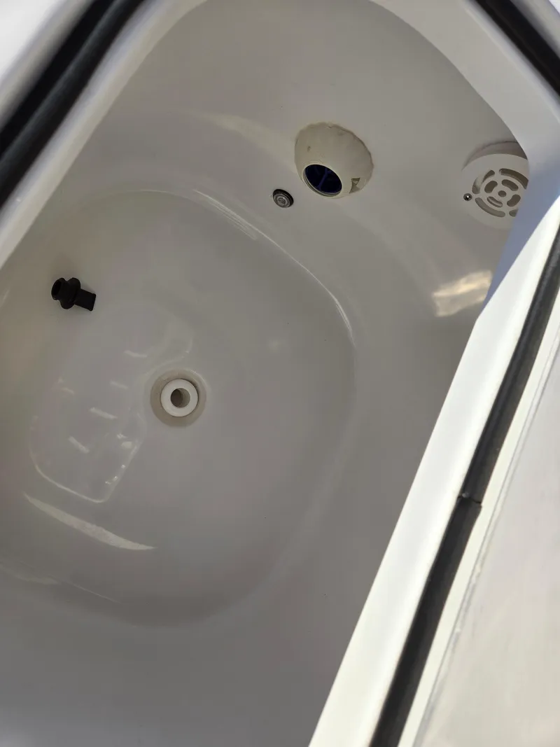 Slide: The Image of Sea Hunt Ultra 255 SE 2022 - 70