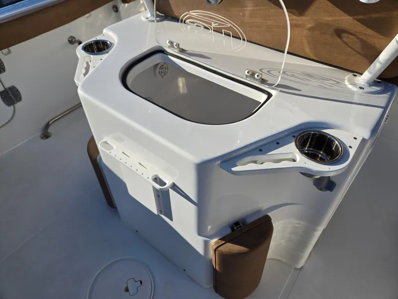 Slide: The Image of Sea Hunt Ultra 255 SE 2022 - 71