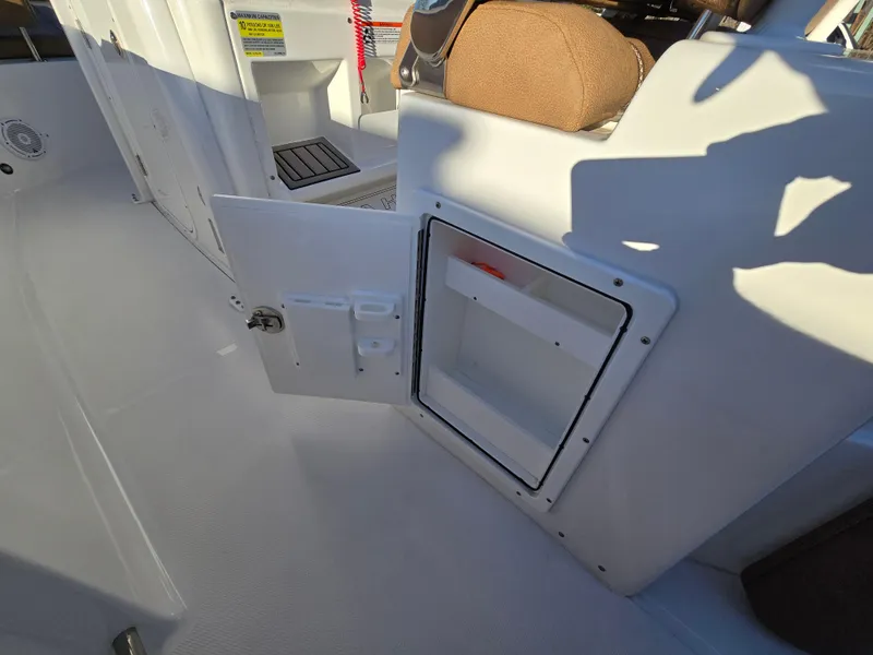 Slide: The Image of Sea Hunt Ultra 255 SE 2022 - 85