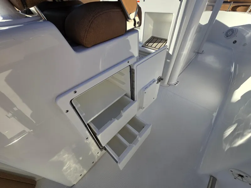 Slide: The Image of Sea Hunt Ultra 255 SE 2022 - 86