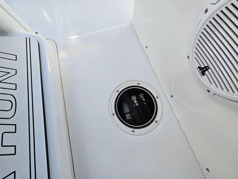 Slide: The Image of Sea Hunt Ultra 255 SE 2022 - 92