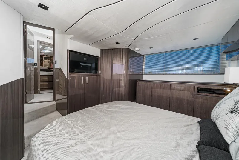 Slide: The Image of Galeon 500 Fly 2025 - 51