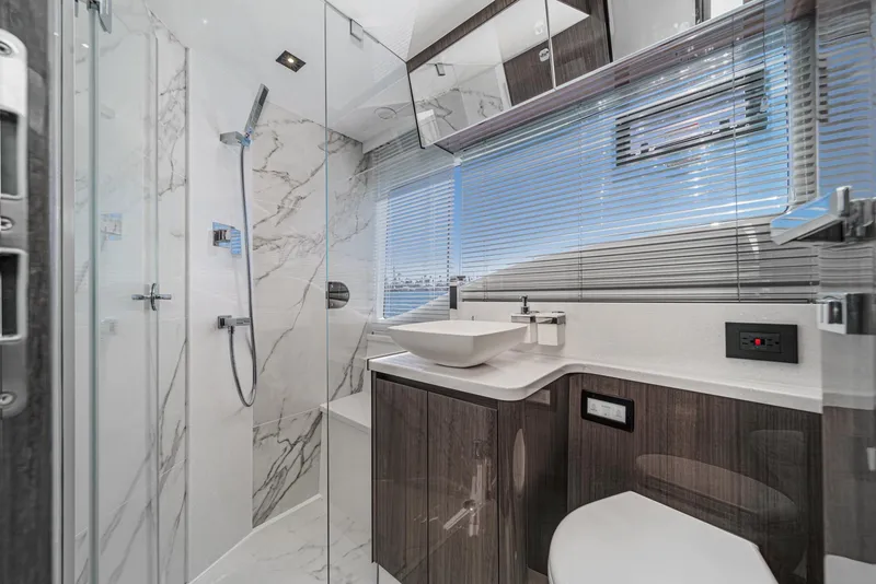 Slide: The Image of Galeon 500 Fly 2025 - 54