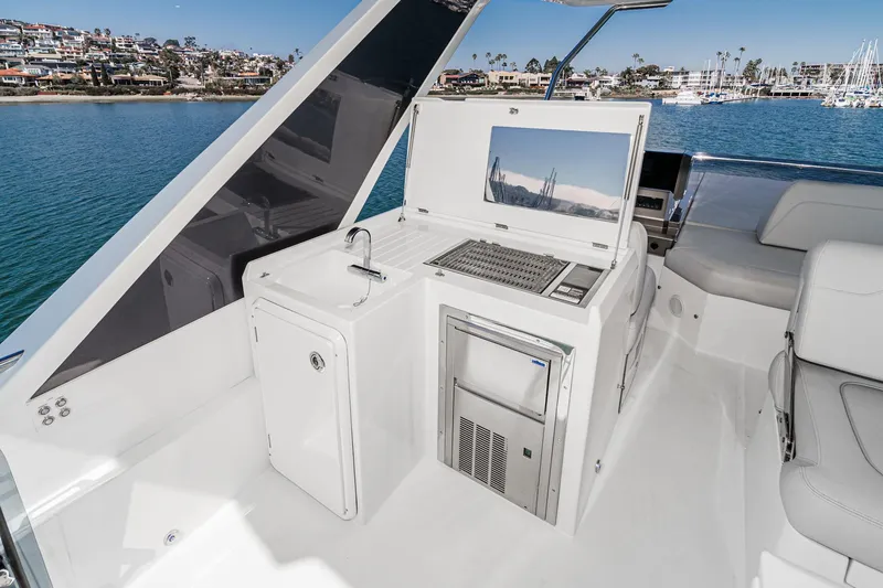 Slide: The Image of Galeon 500 Fly 2025 - 62