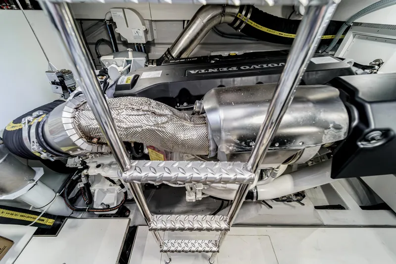 Slide: The Image of Galeon 500 Fly 2025 - 65