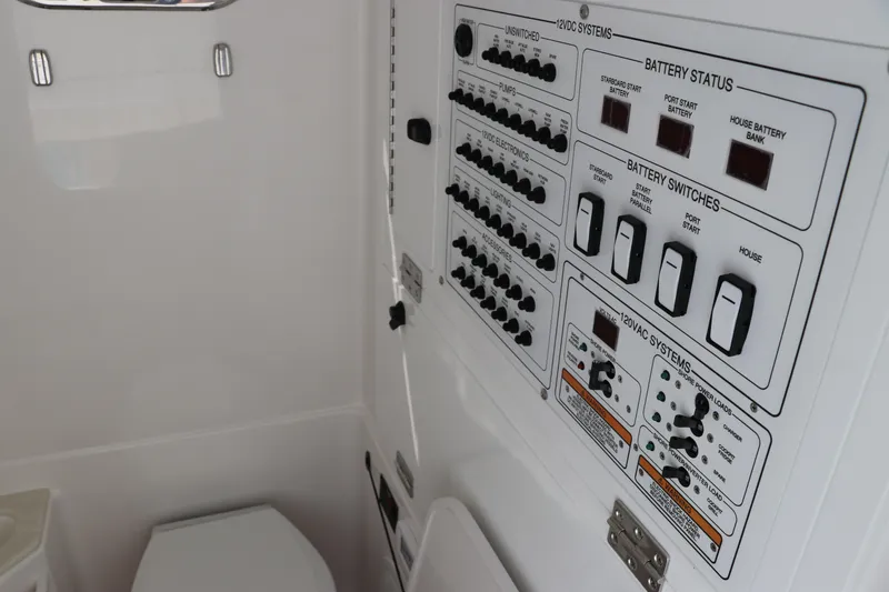 Slide: The Image of Edgewater 325CC 2025 - 53