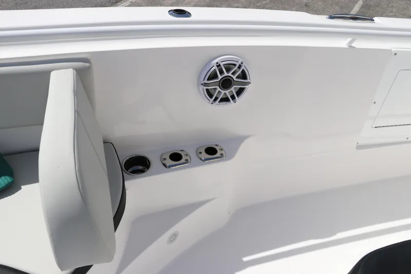 Slide: The Image of Edgewater 325CC 2025 - 56