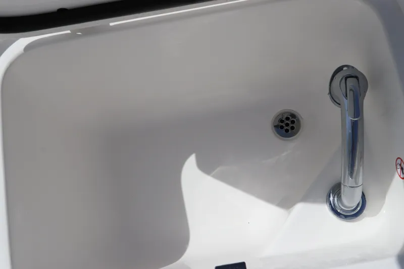 Slide: The Image of Edgewater 325CC 2025 - 66