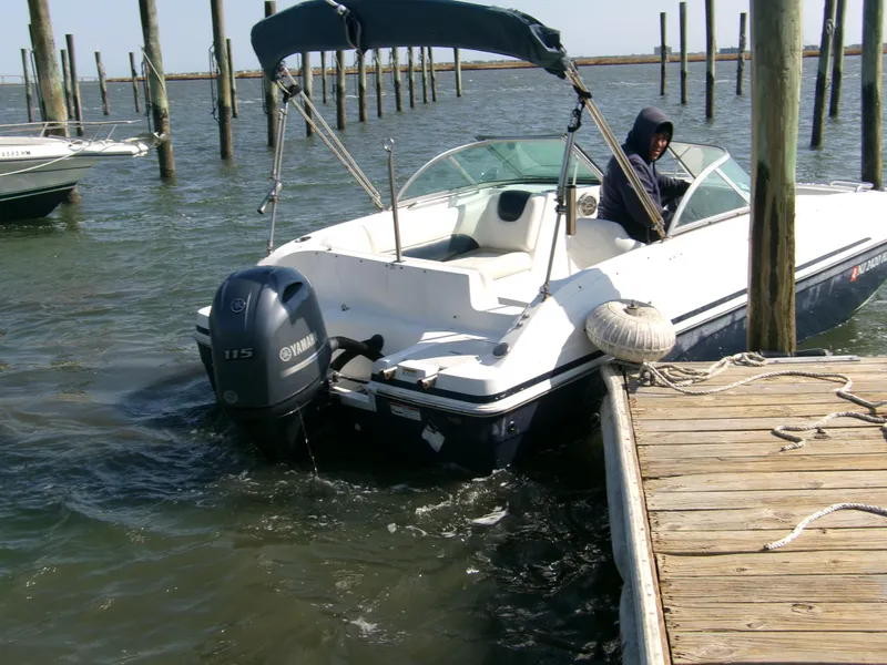 Slide: The Image of 2016 Hurricane SunDeck 187 OB boat docked with Yamaha outboard motor. - 4