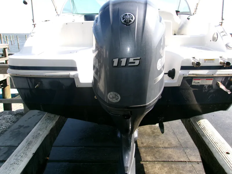 Slide: The Image of 2016 Hurricane SunDeck 187 OB boat with Yamaha 115 outboard motor. - 6